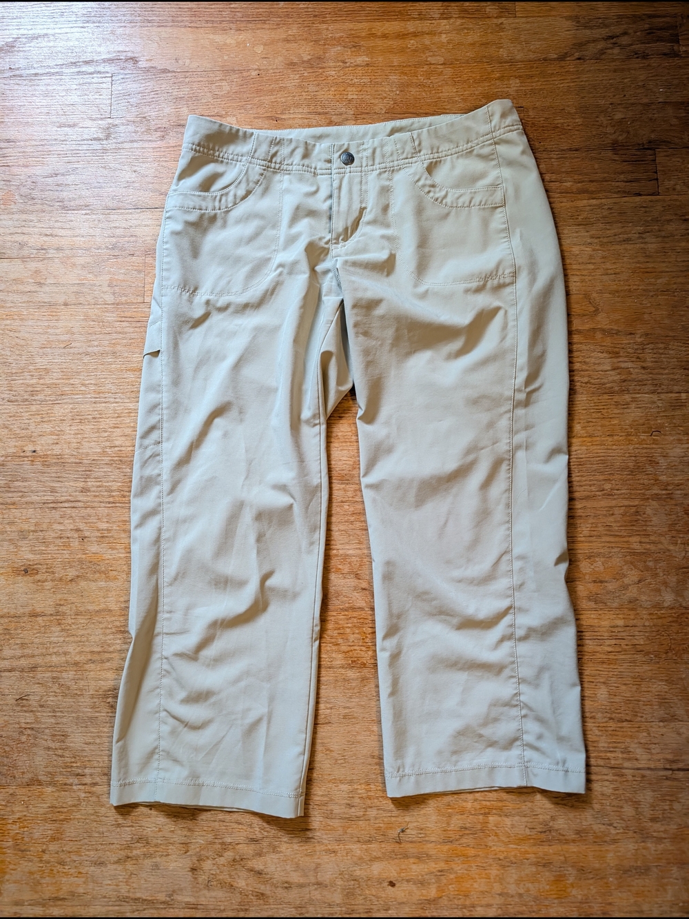 Patagonia Women's Lightweight Tan Capris - Picture 1 of 3